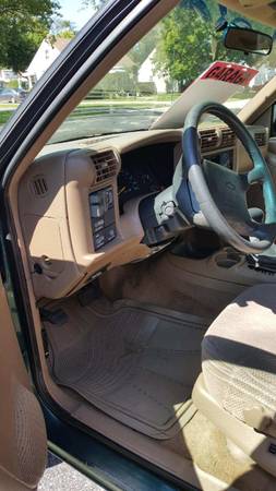 CHEVY BLAZER 1997 green 4 x4 for sale in Melrose Park, IL – photo 3