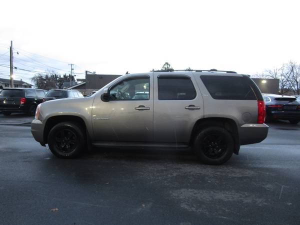 2009 GMC YUKON SLT - CLEAN CAR FAX - AS IS TRADED VEHICLE - 3RD ROW... for sale in Scranton, PA – photo 2