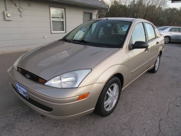 2002 Ford Focus SE Sedan - Automatic- Wheels - Low Mileage - 59K!! -... for sale in Des Moines, IA – photo 2