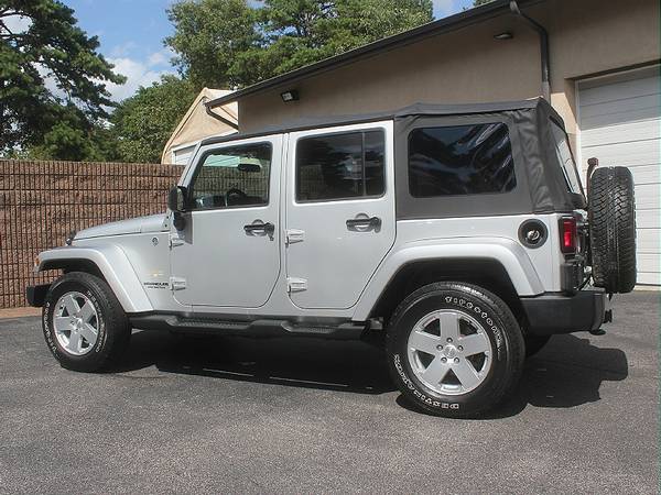 2012 JEEP WRANGLER UNLIMITED SAHARA 4X4 * LEATHER * NAV * NEW TOP!! for sale in West Berlin, NJ – photo 3