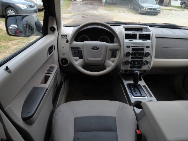 2008 Ford Escape XLT, v6, needs nothing, Maroon and Tan CLEAN - cars... for sale in Chapin, SC – photo 3