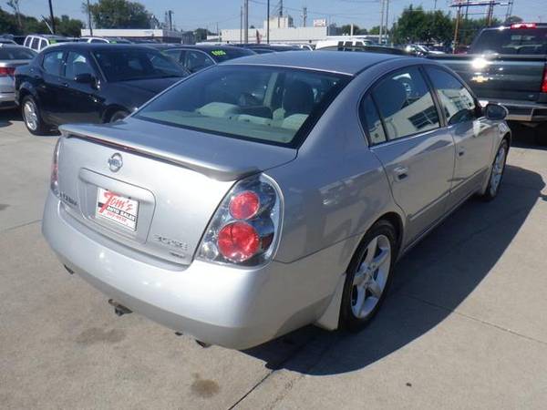 2005 Nissan Altima 3.5 SE - cars & trucks - by dealer - vehicle... for sale in Des Moines, IA – photo 3