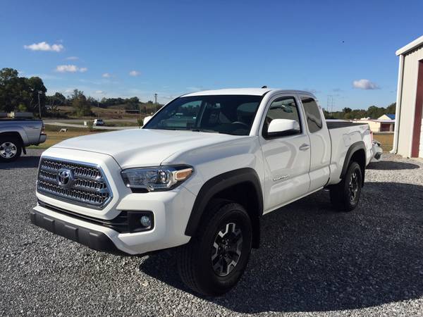 2017 Toyota Tacoma Access Cab TRD Off Road 4x4 for sale in Greenback, TN – photo 2