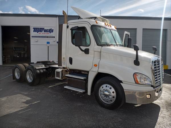 2015 FREIGHTLINER CASCADIA-DAY CAB - cars & trucks - by dealer -... for sale in Miami, FL – photo 6