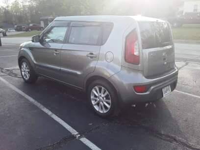 2013 Kia Soul + 4D Wagon One Owner Clean Title 28mpg. Looks and runs... for sale in Piedmont, SC – photo 6