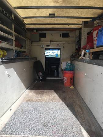 04 Chevrolet 10 foot box truck for sale in Auburn, WA – photo 4
