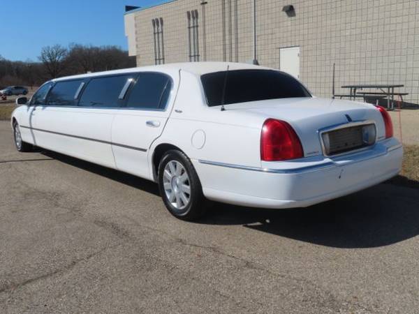 2005 Lincoln Towncar Executive Limo 4 6L V8 - Warranty - cars & for sale in Middleville, MI – photo 3