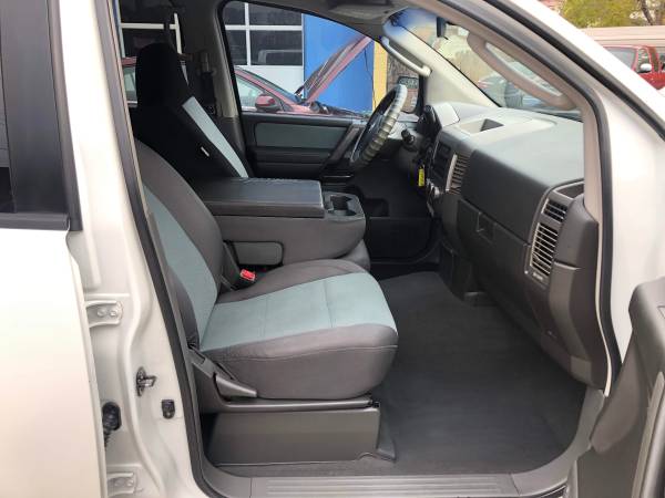 2006 Nissan Titan XE Crew Cab 2WD - 117,000 Miles - for sale in Toledo, OH – photo 8