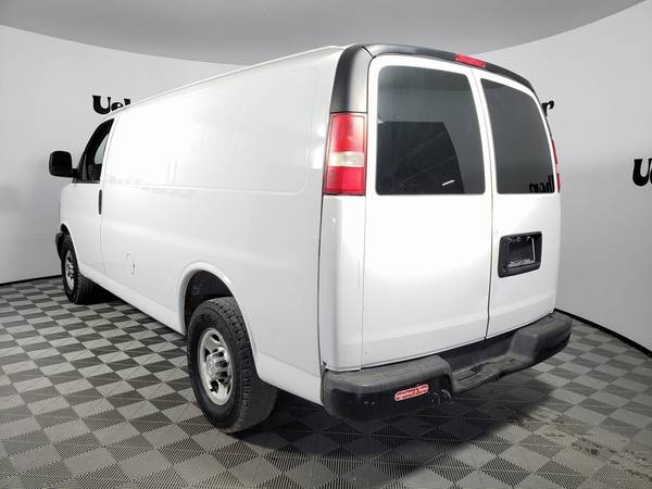 2010 Chevy Chevrolet Express 2500 Work Van van Summit White for sale in Jasper, IN – photo 3