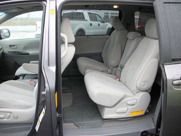 2011 TOYOTA SIENNA - cars & trucks - by dealer - vehicle automotive... for sale in Columbia, MO – photo 11