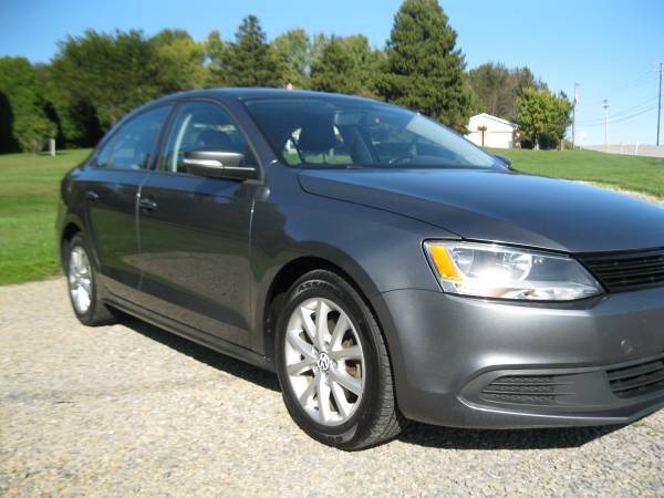 2011 VOLKSWAGEN JETTA SE (5 SPEED) EXCELLENT CONDITION for sale in Indiana, PA – photo 2