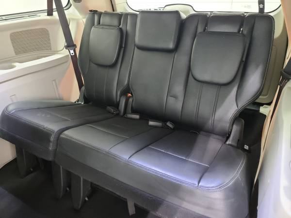 2015 Chrysler Town & Country Touring-L! Htd Seats! Backup Cam! DVD!... for sale in Suamico, WI – photo 10