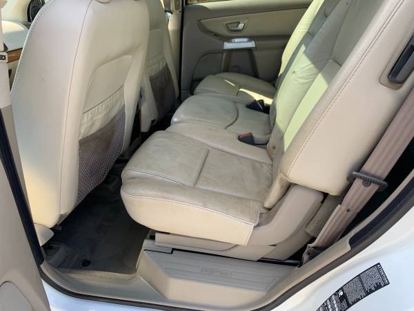 🏁2005 Volvo XC 90 White/tan 138,000 miles new tires🏁 for sale in Baltimore, MD – photo 3