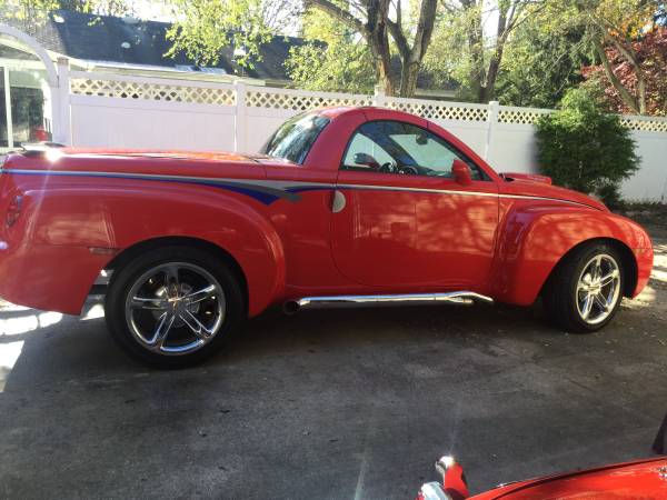 2005 Chevrolet SSR Truck - cars & trucks - by owner - vehicle... for sale in Salisbury, MD – photo 4