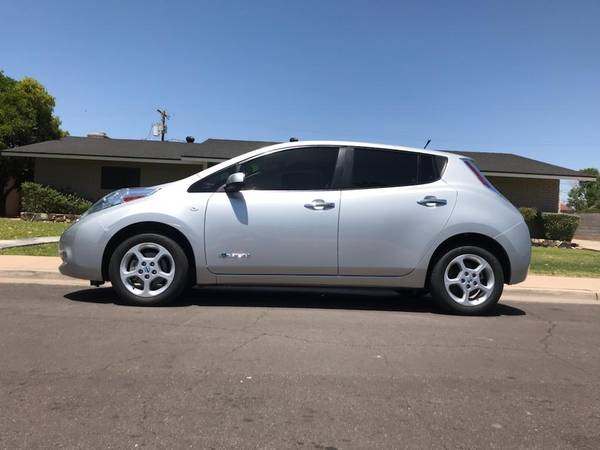 2011 Nissan Leaf SV, low miles, clean title, pre certified! - cars & for sale in Mesa, AZ – photo 2