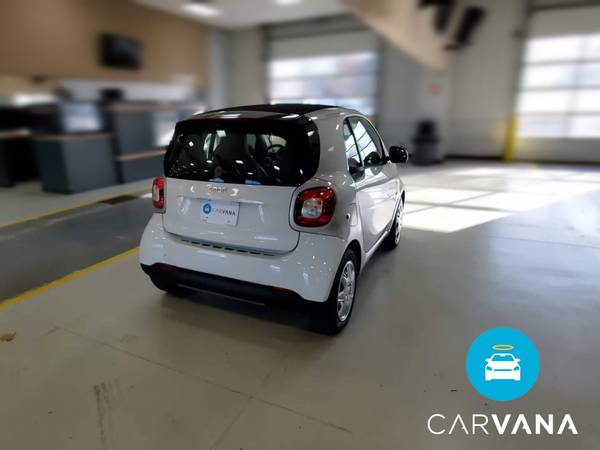 2017 smart fortwo Proxy Hatchback Coupe 2D coupe Silver - FINANCE -... for sale in Knoxville, TN – photo 10