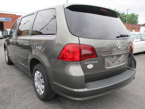 2010 Volkswagen Routan S **Hot Deal/Cold A/C/ New Tire & Clean Title** for sale in Roanoke, VA – photo 6