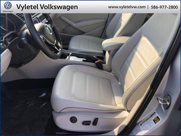 2018 Volkswagen Passat sedan 2 0T SE w/Technology Auto - cars & for sale in Sterling Heights, MI – photo 18