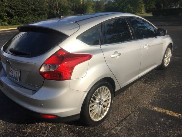 Affordable Luxury Ford Focus titanium hatchback for sale in Lake Bluff, IL – photo 14