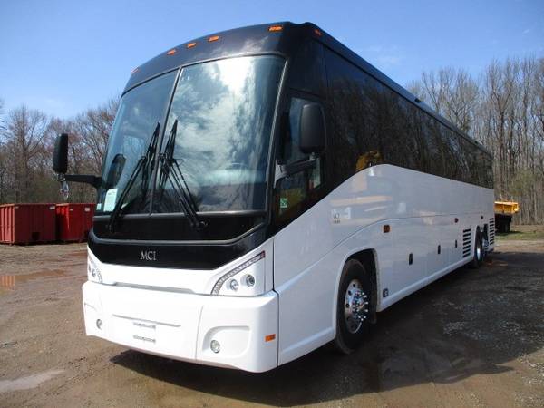 3) 2018 MCI J4500 56 Passenger Luxury Coach Bus RTR 1024836-01-03 for sale in Dayton, NJ – photo 12