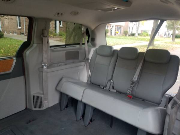 2008 Chrysler Town & Country Limited mini-van for sale in milwaukee, WI – photo 4