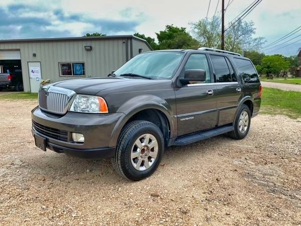 2006 Lincoln Navigator Luxury 3rd Row Seat Clean Carfax and Free for sale in Angleton, TX – photo 2