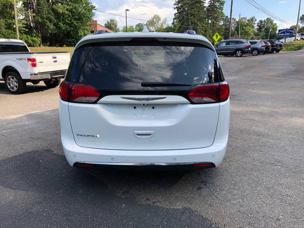 2018 Chrysler Pacifica Touring-L mini-van White for sale in Pittsboro, NC – photo 4