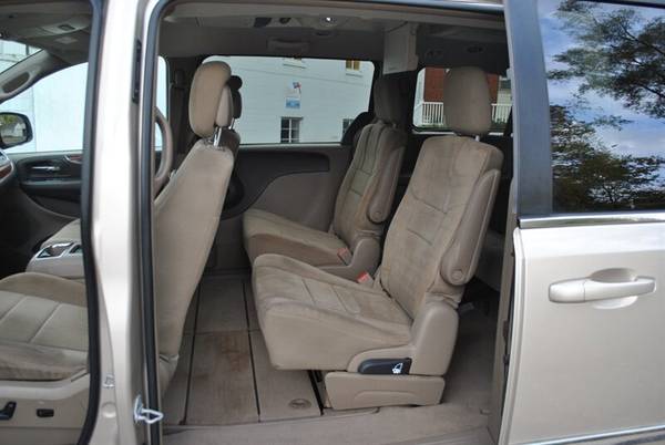 2012 CHRYSLER TOWN & COUNTRY TOURING REAR ENTERTAINMENT STOW N GO... for sale in Flushing, MI – photo 6