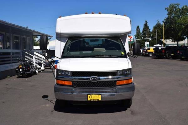 2006 Chevrolet Express 3500 SHUTTLE BUS - Wheelchair Ramp, AC for sale in Springfield, OR – photo 2