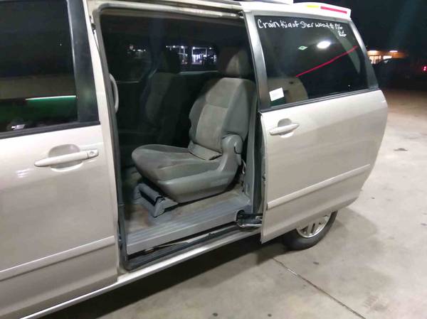 Toyota Sienna van for sale in Little Rock, AR – photo 3