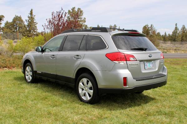2011 Subaru Outback 2 5i LIMITED AWD ONE OWNER LOW MILES for sale in Redmond, OR – photo 5