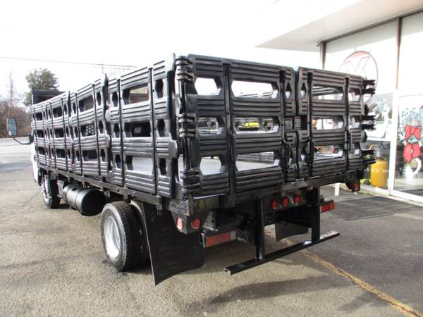 2014 Mitsubishi Fuso FE 16 FOOT FLAT BED, RACK BODY for sale in south amboy, WV – photo 3