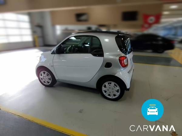 2017 smart fortwo Proxy Hatchback Coupe 2D coupe Silver - FINANCE -... for sale in Louisville, KY – photo 6
