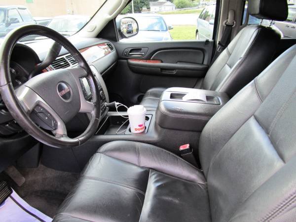 2008 GMC Yukon XL 1500 SLT 4WD *Leather + Moonroof + Backup Camera*... for sale in leominster, MA – photo 10