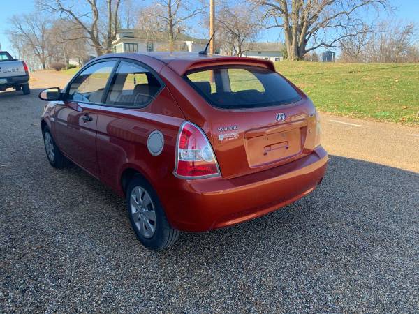 2009 Hyundai Accent 5 speed - cars & trucks - by dealer - vehicle... for sale in Eldon, IA – photo 3