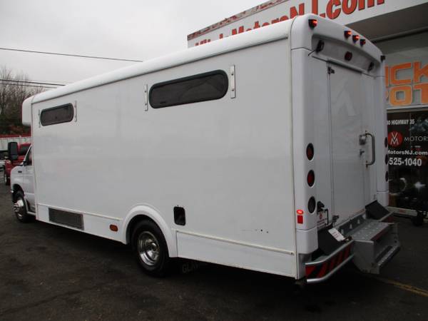2016 Ford Econoline Commercial Cutaway E-450 18 FOOT, 24 PASSENGER for sale in south amboy, WV – photo 3