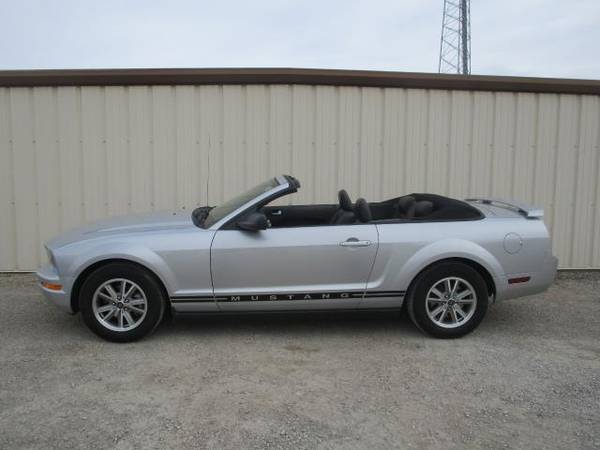 2005 Ford Mustang V6 Deluxe Convertible - cars & trucks - by dealer... for sale in Wilmington, OH – photo 3