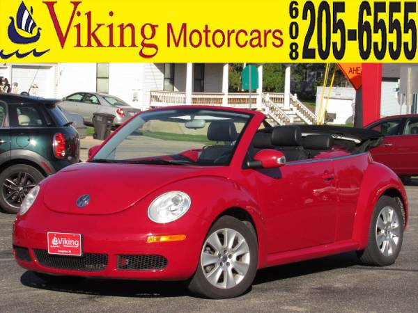 ***2010 VOLKSWAGEN NEW BEETLE 2.5L COVERTIBLE**HEATED LEATHER**28 MPG* for sale in Stoughton, WI – photo 2