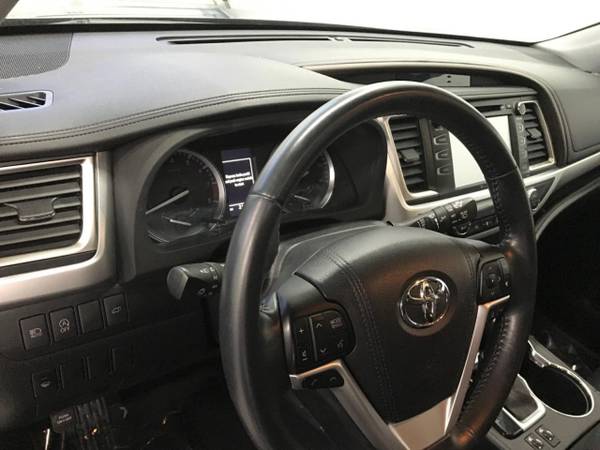 2018 Toyota Highlander XLE V6 AWD - - by dealer for sale in Eugene, OR – photo 12