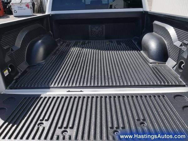 2017 RAM 1500 SLT Crew Cab SWB 4WD for sale in Hastings, MN – photo 4