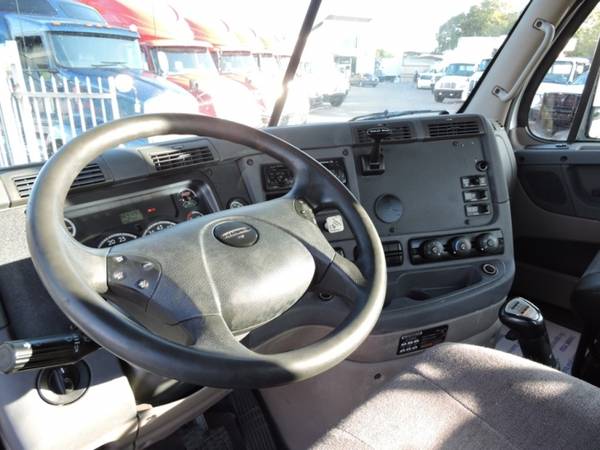 2011 FREIGHTLINER CASCADIA DAYCAB DD13 with for sale in Grand Prairie, TX – photo 23