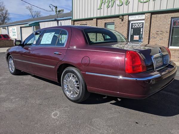 2008 LINCOLN TOWN CAR SIGNATURE L, 4.6 V8, LOW MILES - cars & trucks... for sale in Greenville, SC – photo 7