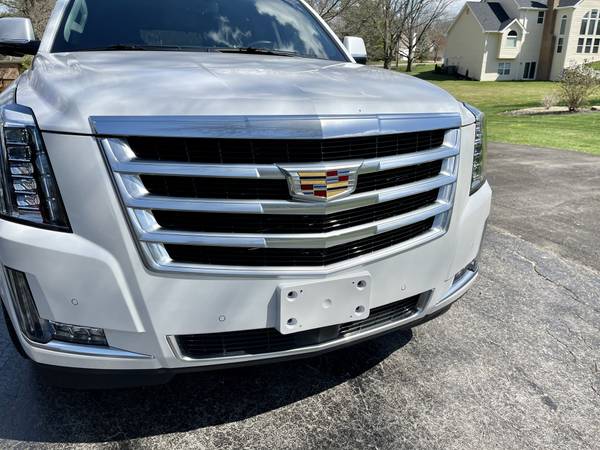 2018 Cadillac Escalade Premium Luxury 4WD 32, 000 Miles DVD FLAWLESS for sale in Saint Louis, MO – photo 11
