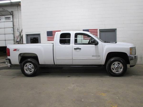 2011 Chevrolet Silverado 2500HD LT 4WD Ext Cab Short Bed V8 Gas for sale in Highland Park, IL – photo 9