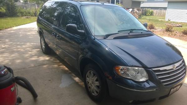 2007 Chrysler Town & Country - cars & trucks - by owner - vehicle... for sale in West Chicago, IL – photo 3