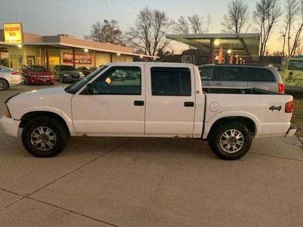 *2002* *GMC* *Sonoma* *Crew Cab 123 WB 4WD SLS* - cars & trucks - by... for sale in Madison, IA – photo 2