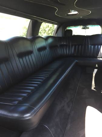 07 Lincoln town car limousine - cars & trucks - by owner - vehicle... for sale in Pleasantville, NJ – photo 3