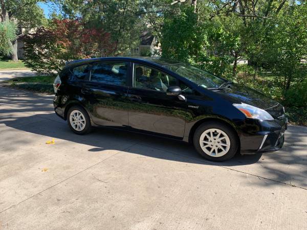 Toyota Prius V 2012 Hybrid - cars & trucks - by owner - vehicle... for sale in Clarendon Hills, IL – photo 4