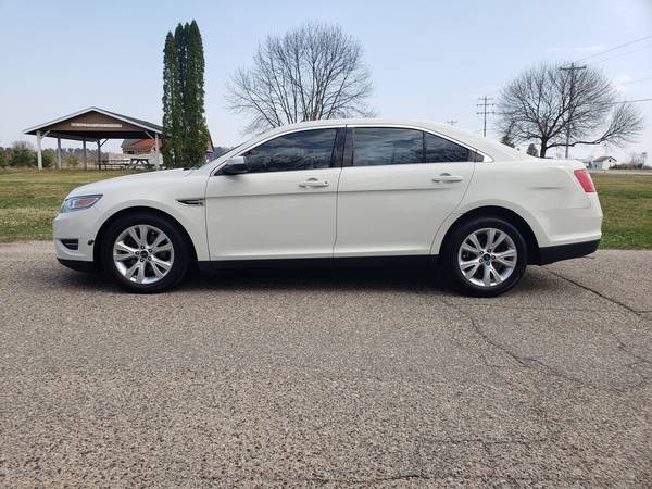 2011 Ford Taurus SEL Sedan - - by dealer - vehicle for sale in New London, WI – photo 2