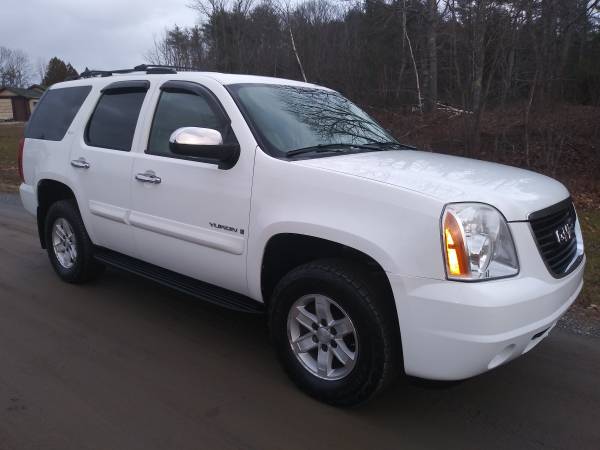 2007 GMC Yukon SLT 4X4 "Loaded, New Sticker, Must See" - cars &... for sale in Windsor, ME – photo 4